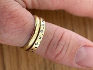 Gouden ring met drie diamanten uit het sieraad van oma